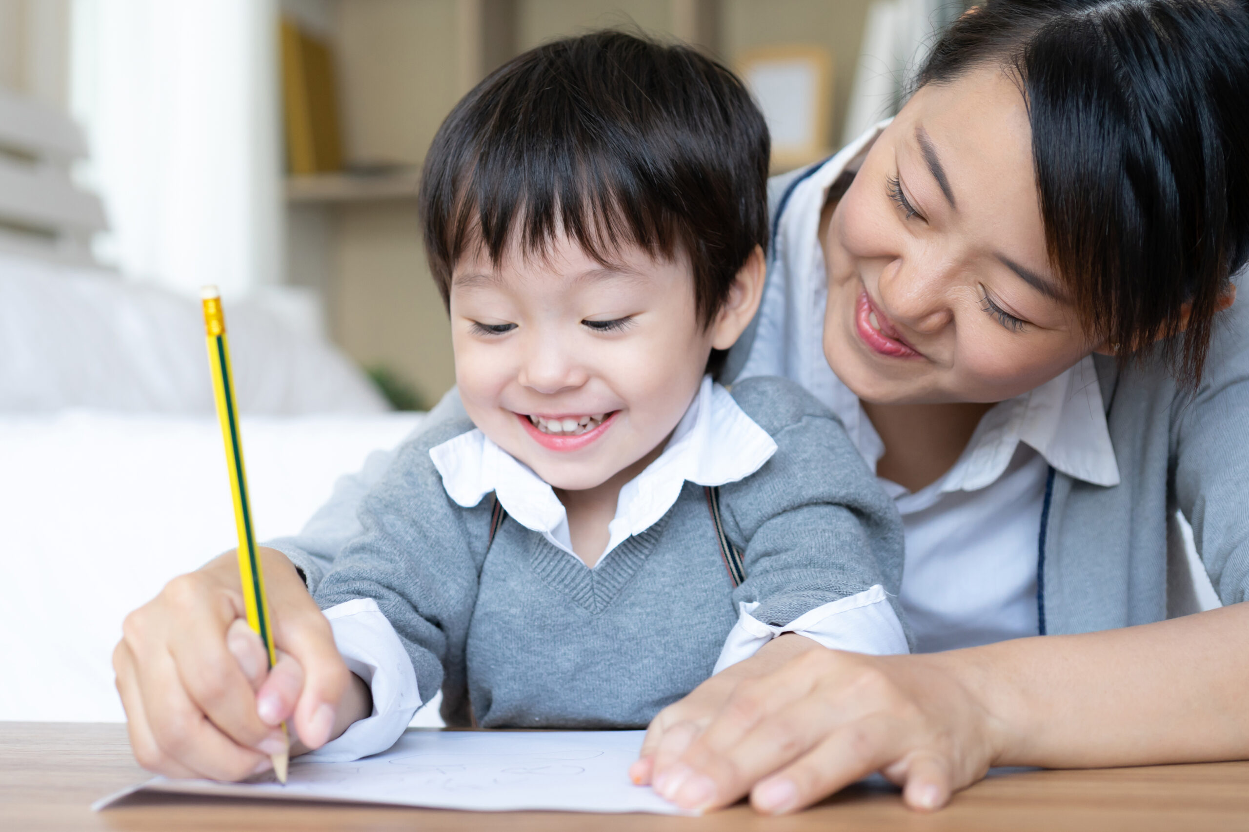 young-mom-caught-son-s-hand-holding-pencil-measles-write-down-white-paper-preschool-home